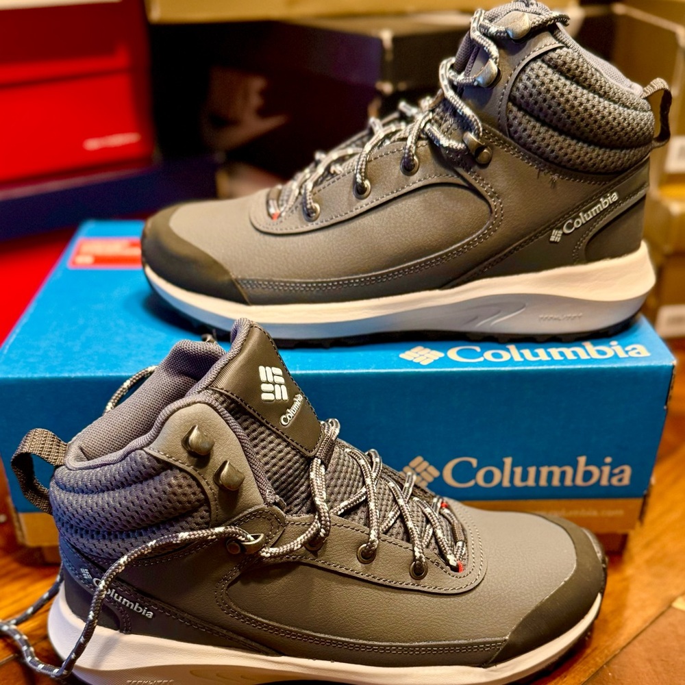 Columbia Women's Gray and Black Lace Up Boots